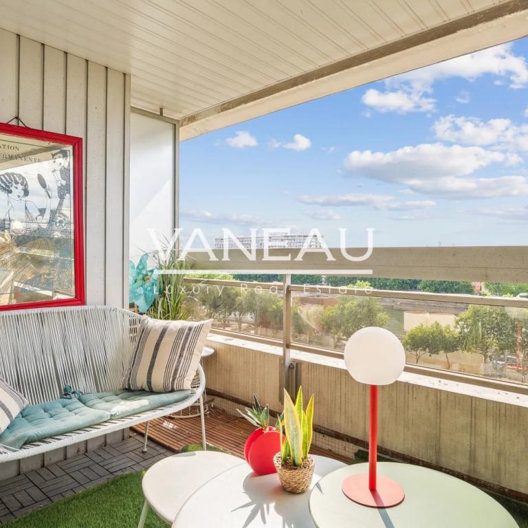 Studio lumineux de 30 m² en étage élevé - Bon état - Vue dégagée