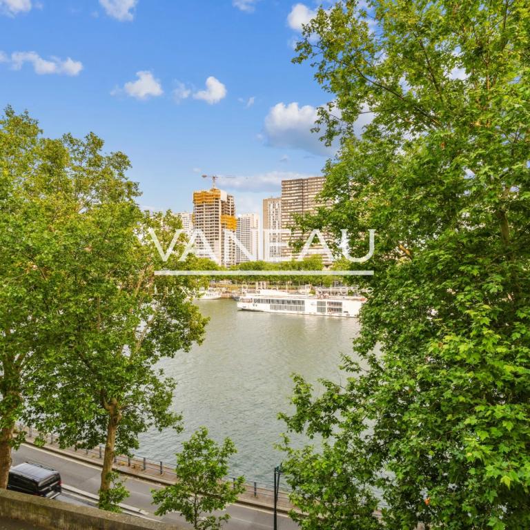 PARIS XVIème - Beaugrenelle-Auteuil - Appartement rénové -