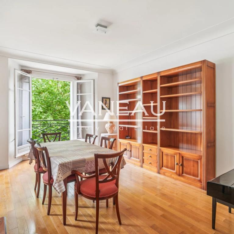 PARIS XVIème - Beaugrenelle-Auteuil - Appartement rénové -