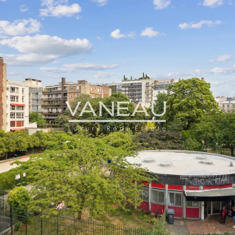 Paris XVe - Blomet - Appartement trois pièces avec vue dégagée