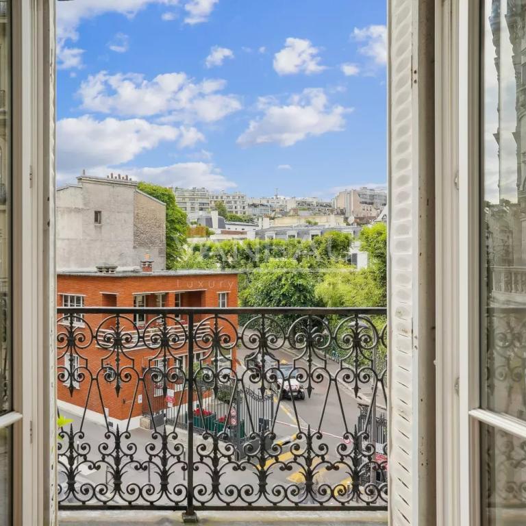 Paris XVIe Auteuil Montmorency - 2 chambres - vue dégagée