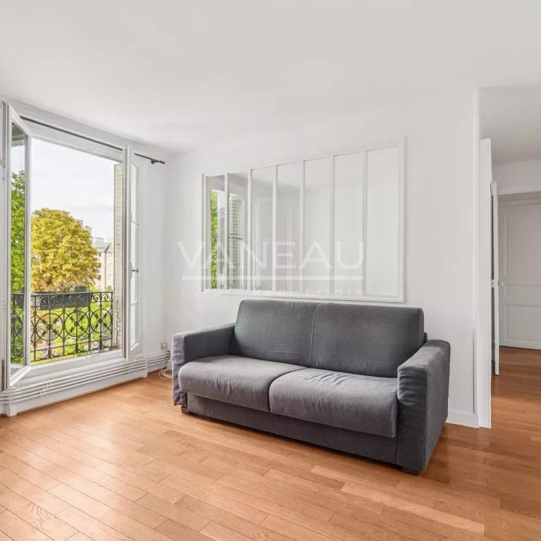 Exclusivité - Paris 15ème 2/3 pièces lumineux refait à neuf.