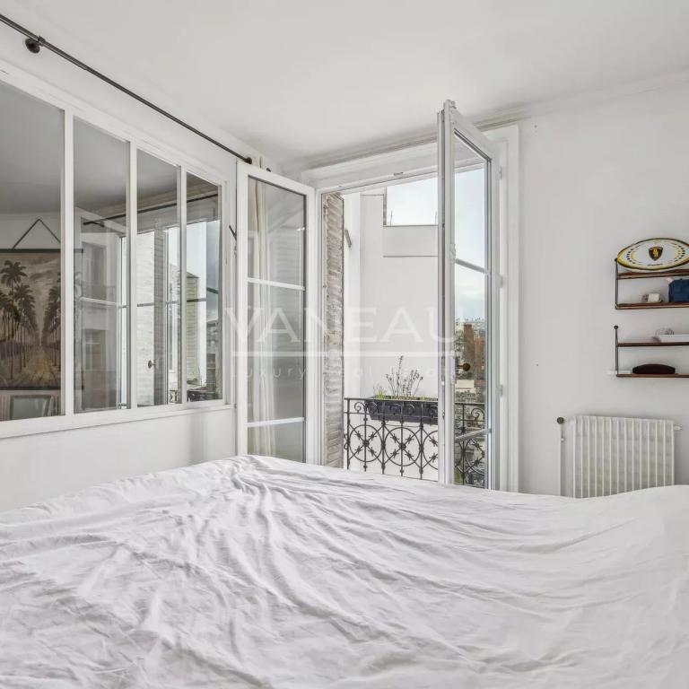 Exclusivité - Paris 15ème 2/3 pièces lumineux en très bon état