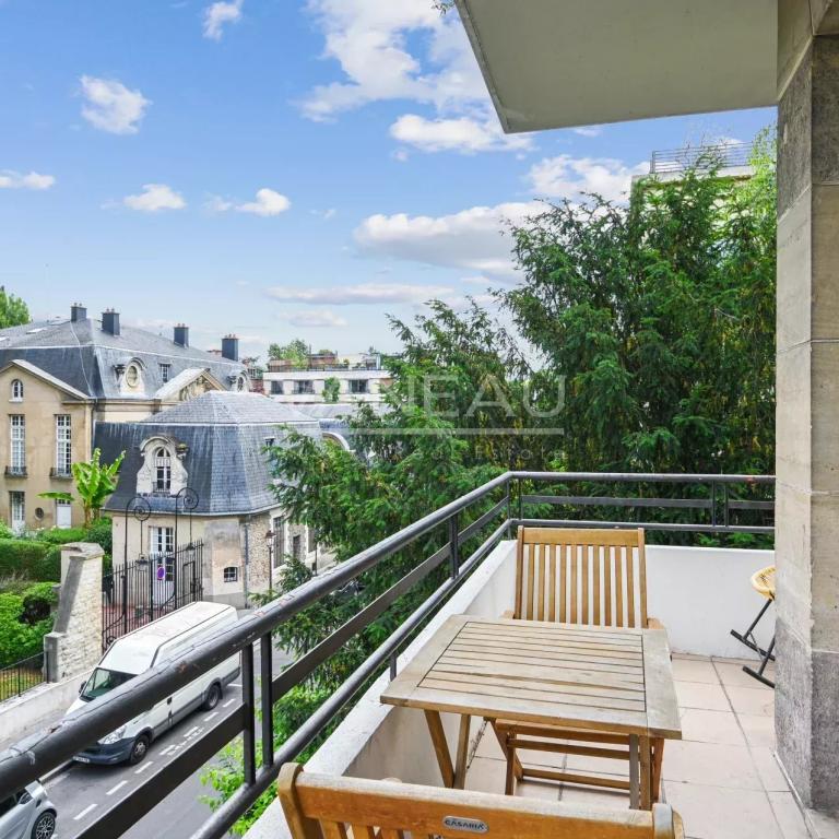 Neuilly - Saint James.