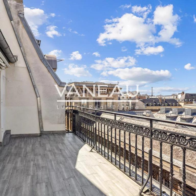 Exclusivité - Paris 6e - Monnaie - Deux pièces avec terrasse