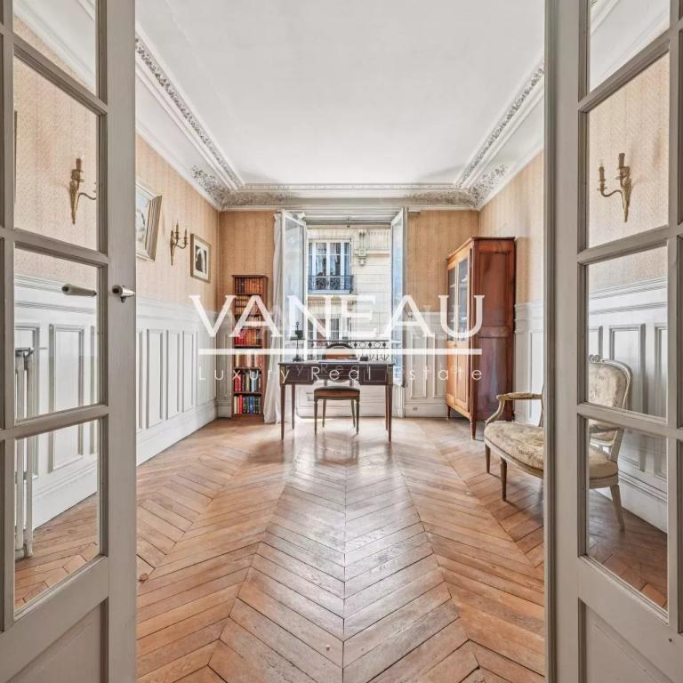 Neuilly - Mairie - Appartement 4 pièces - Charme de l'ancien