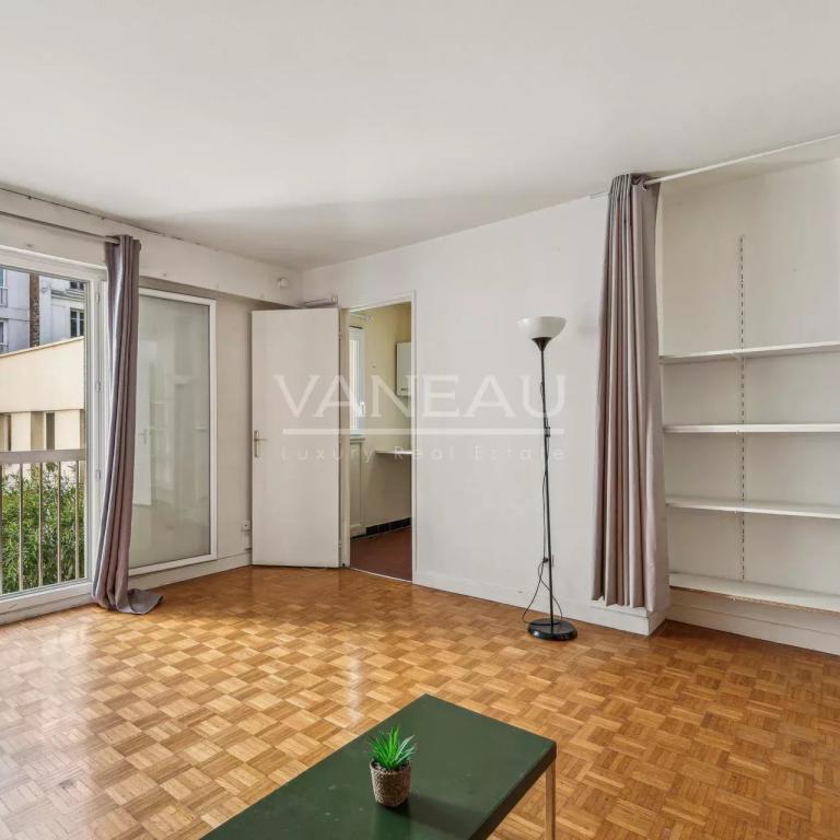 Paris XVe - Lecourbe - Studio lumineux au calme sur cour - profe