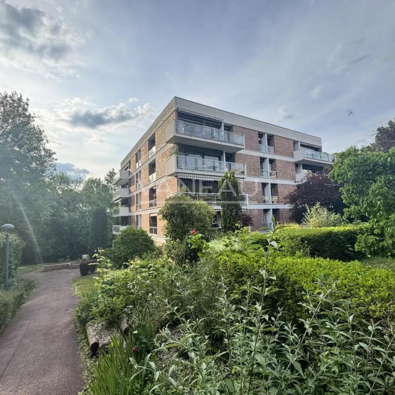 Jouy en Josas - Bel appartement familial offrant 3 chambres avec