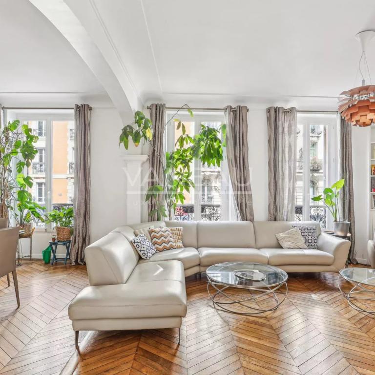 Paris Xème - Bel appartement familial de quatre pièces en parfai