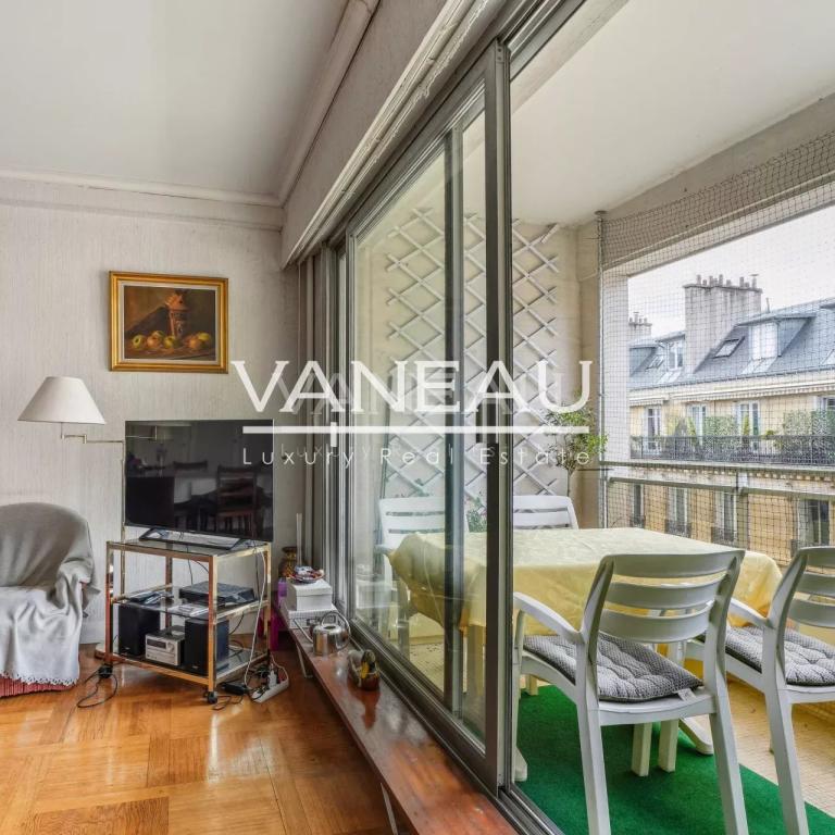 Paris VIIIe - Appartement à rénover, idéal pied à terre