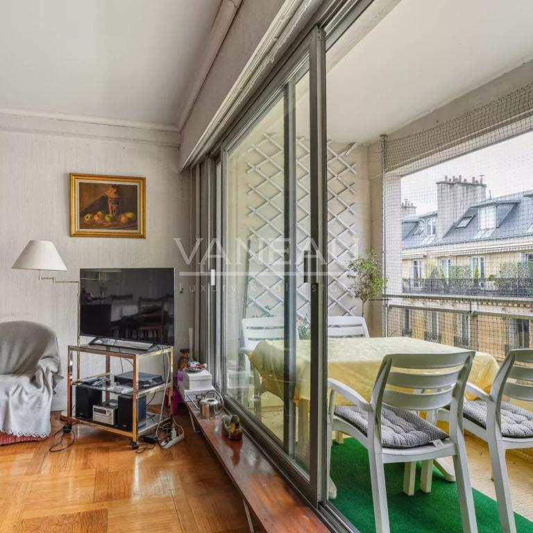 Paris VIIIe - Appartement à rénover, idéal pied à terre