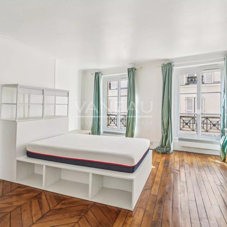Paris XVIIe  Villiers / Levis - Grand studio de 30 m2