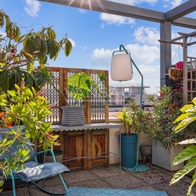 Dernier étage avec terrasse