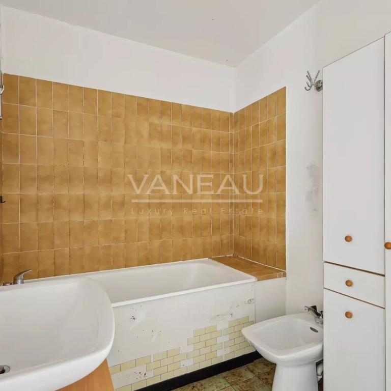 EXCLUSIVITE - DEUX PIECES AVEC BALCON - PROCHE DES PASSAGES