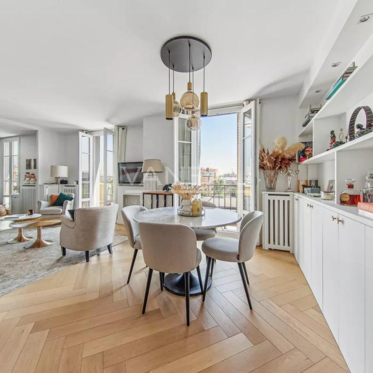Boulogne Nord - luxueux trois pièces au dernier étage, balcons, 