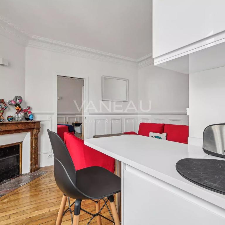 Dernier étage deux pièces vue toits 29.06 M²