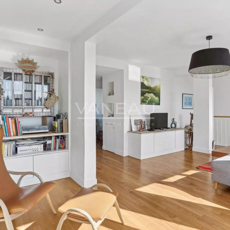 Appartement familial en dernier étage avec quatre chambres