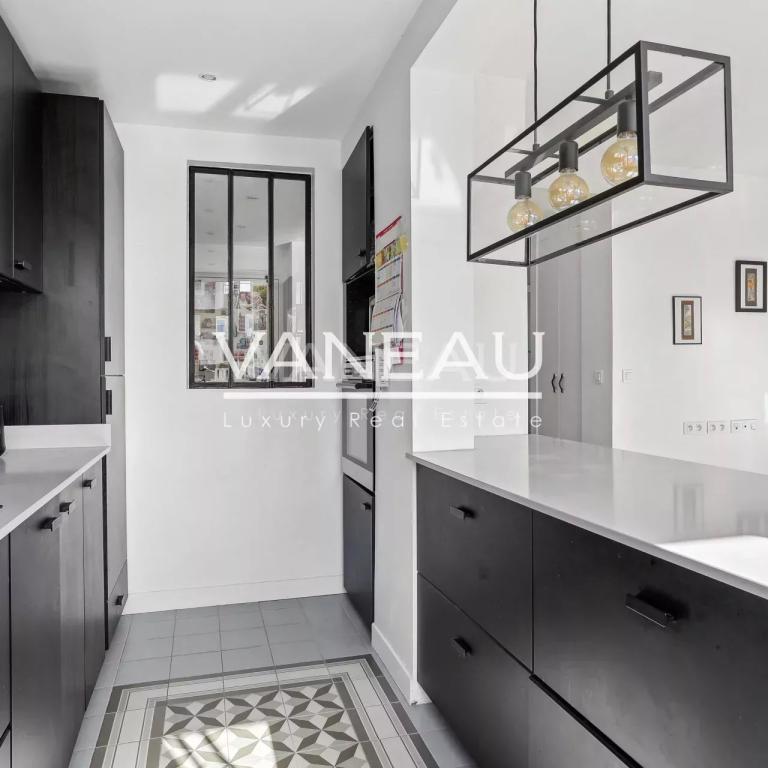 Appartement familial en dernier étage avec quatre chambres