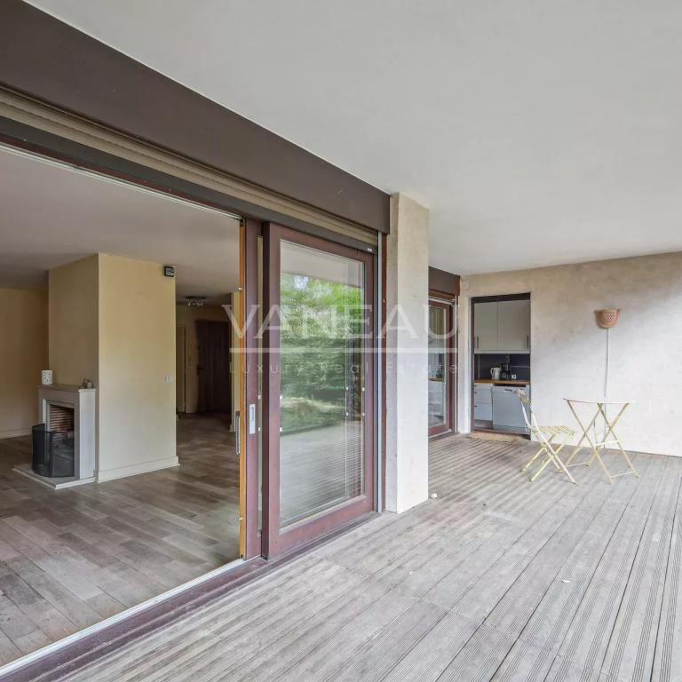 Au calme et sans vis à vis. Terrasse et jardin
