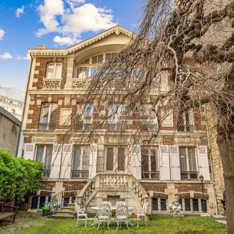Maison de charme avec jardin - Cinq chambres