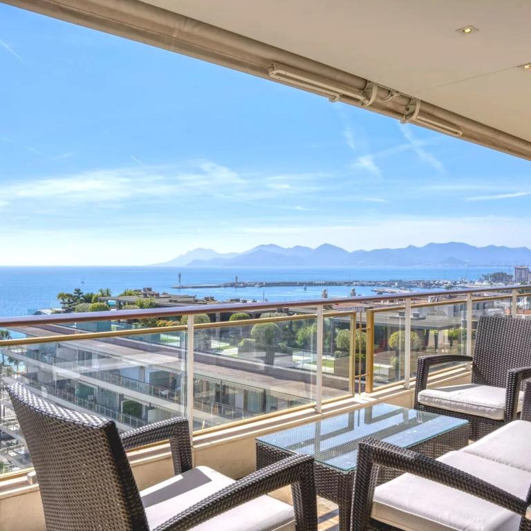 Cannes Croisette Appartement d'exception vue mer à vendre