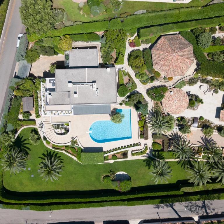 Antibes, Villa Contemporaine avec vue mer panoramique à vendre