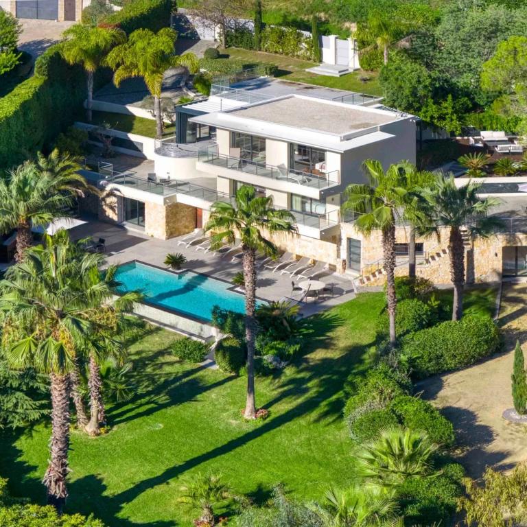 SUPER CANNES VILLA CONTEMPORAINE VUE MER A VENDRE