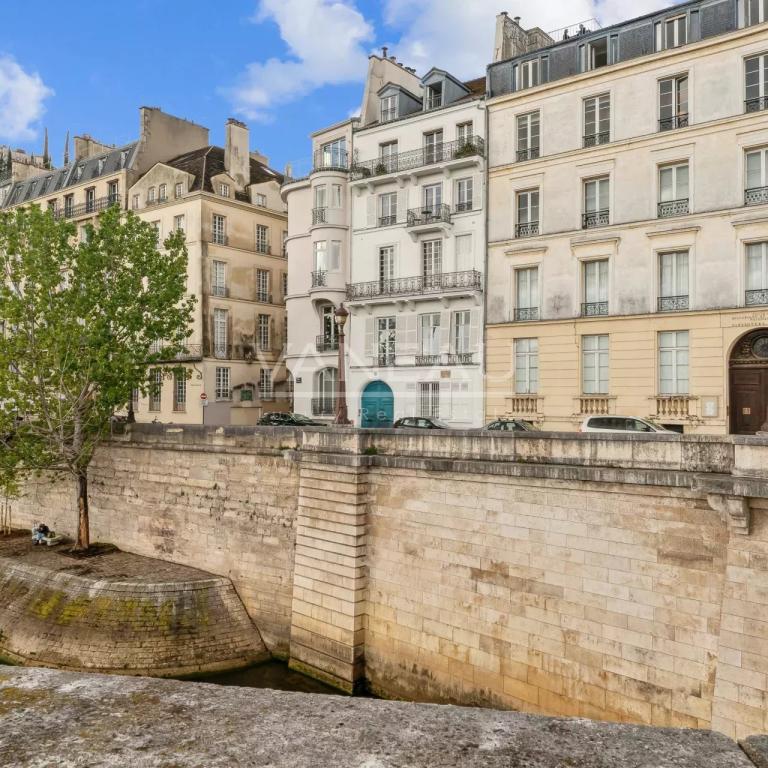 Paris IV- Ile Saint-Louis- Charmant appartement de 64m² avec vue