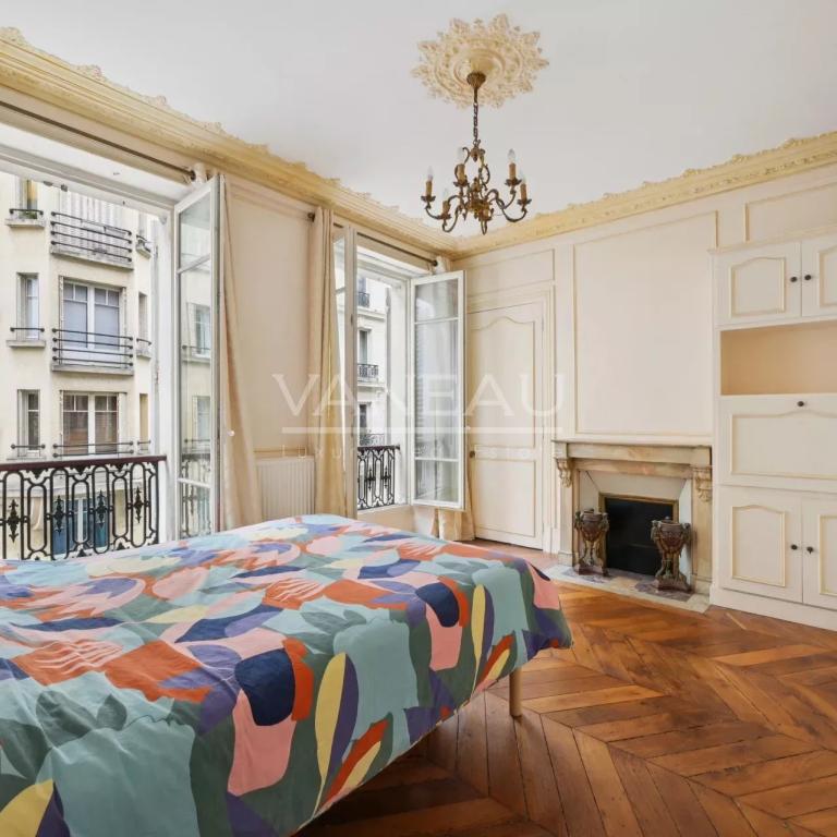Paris IXème - Rue Mansart - Six pièces en triplex - Habitation e