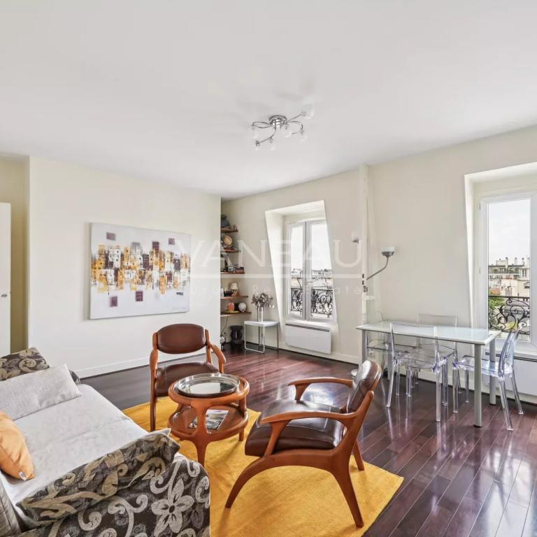 Paris XVe - Montparnasse - Appartement trois pièces en dernier é