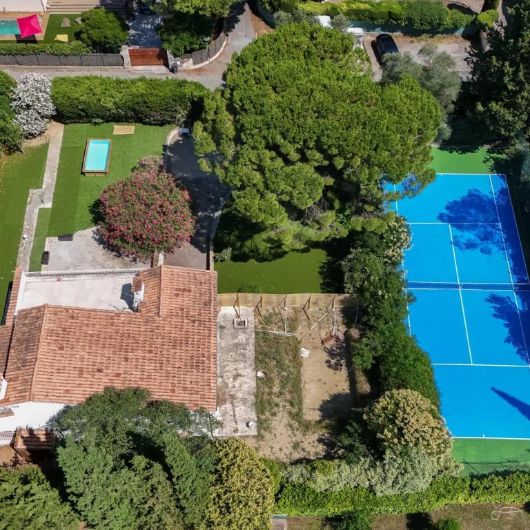 Mougins - Villa entièrement rénovée avec Tennis à vendre