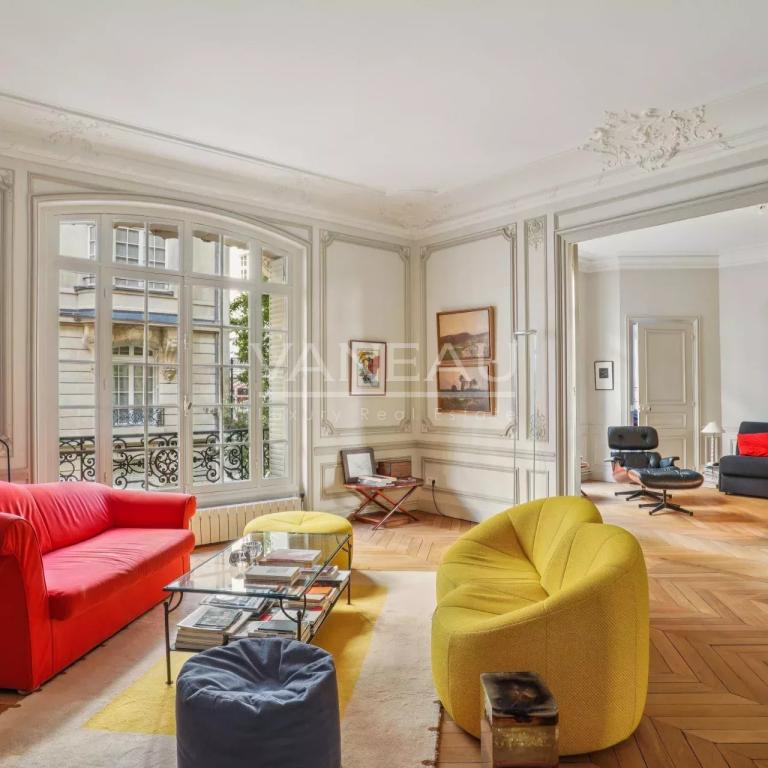 Appartement haussmannien d’exception – Square de la Tour Maubour