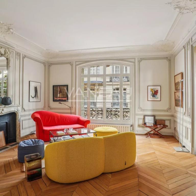 Appartement haussmannien d’exception – Square de la Tour Maubour