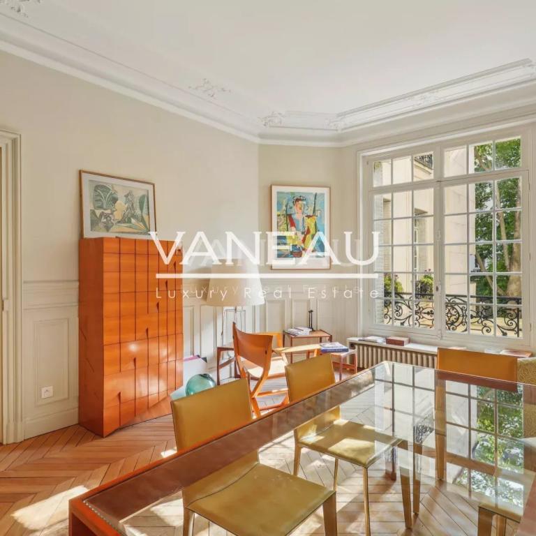 Appartement haussmannien d’exception – Square de la Tour Maubour