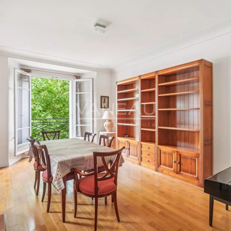 PARIS XVIème - Auteuil - Quai de Seine -Appartement rénové