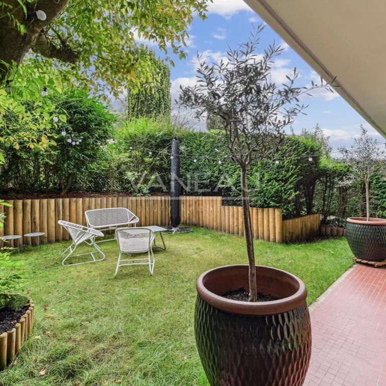 Ville d'Avray - Appartement familial bordé par un vaste jardin p