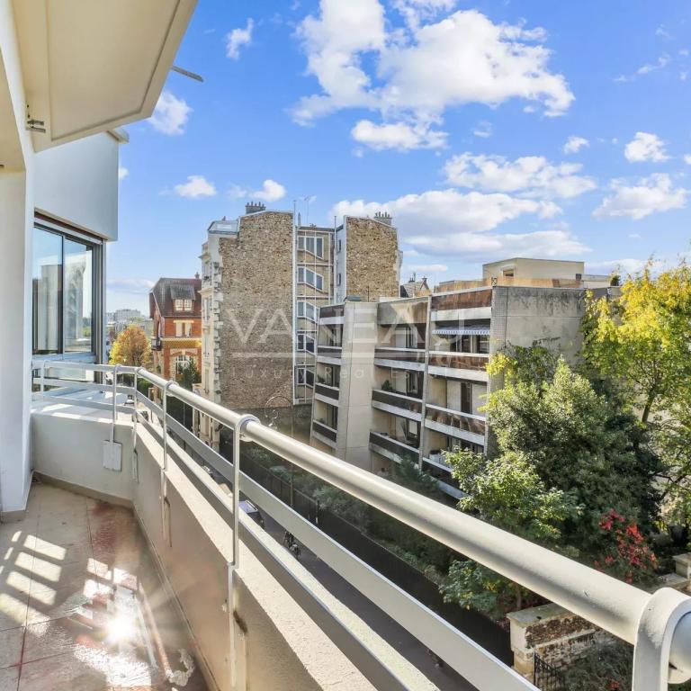 PARIS XVIe - Serres d'Auteuil - Vue dégagée - Balcon
