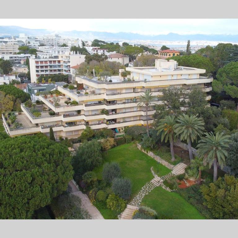 Juan les Pins, magnifique Rez-de-jardin dans une résidence de st
