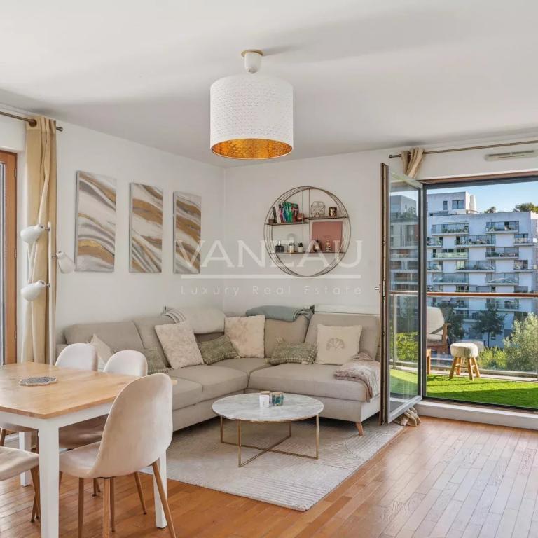 DEUX PIECES AVEC TERRASSE EN ETAGE ELEVE