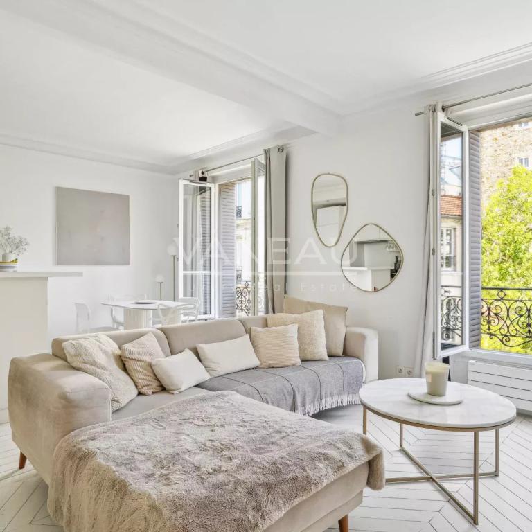Paris VII - Cler - Charmant pied-à-terre, vue dégagée