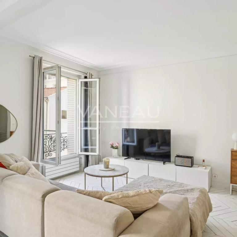 Paris VII - Cler - Charmant pied-à-terre, vue dégagée