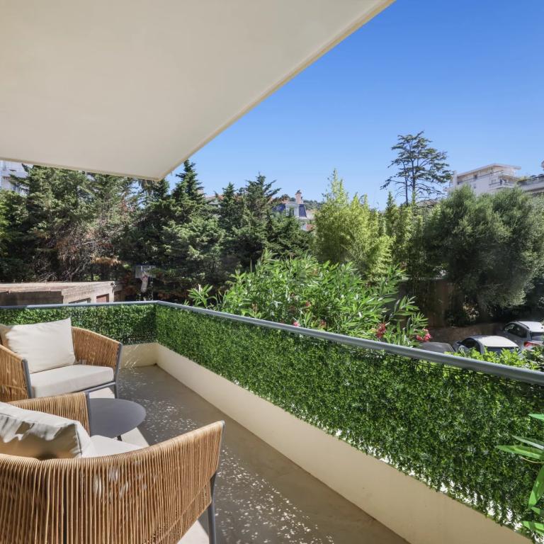 Appartement 3 pièces rénové à vendre - Cannes Basse Californie
