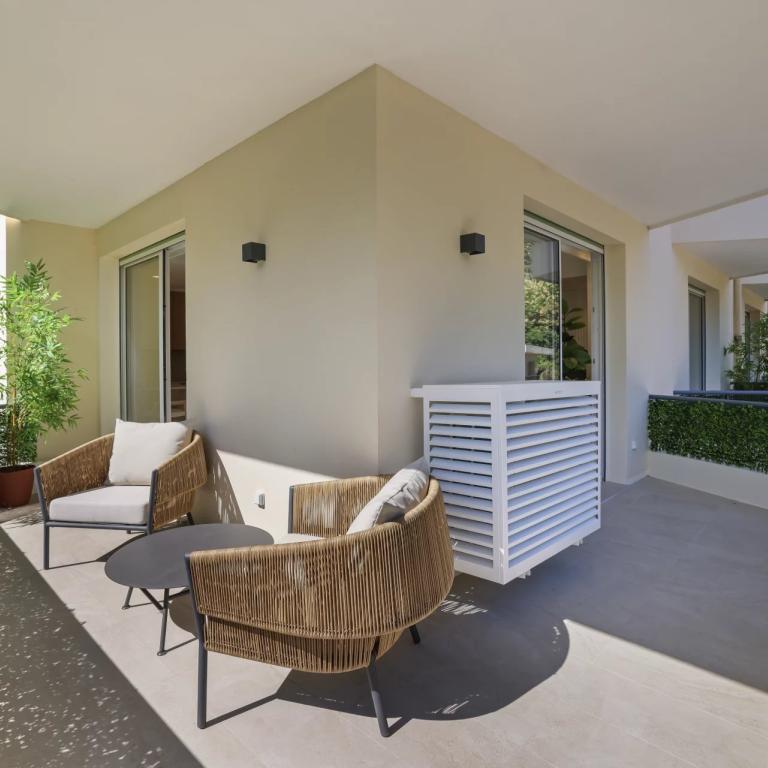 Appartement 3 pièces rénové à vendre - Cannes Basse Californie