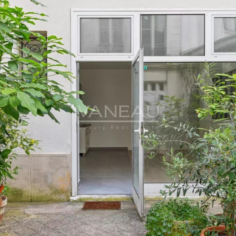Paris VIIIe - A deux pas des Batignolles.