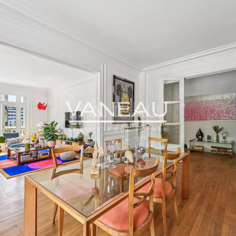 Paris VII- Appartement familial au pieds du Champ-De-Mars
