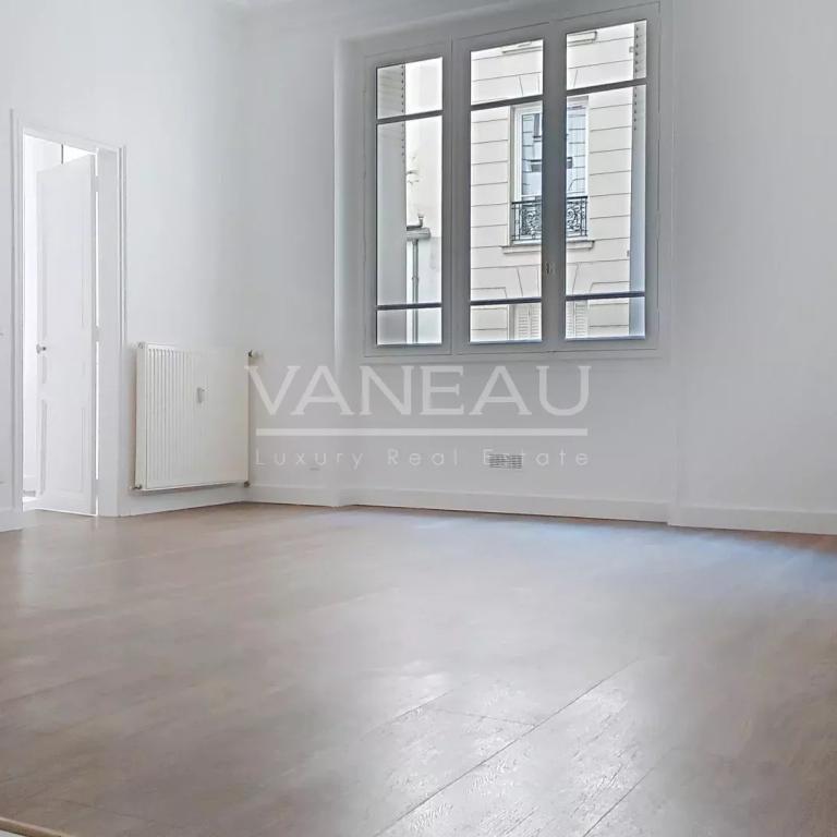 PARIS XVII - Deux pièces en rez-de-chaussée - rue de Levis