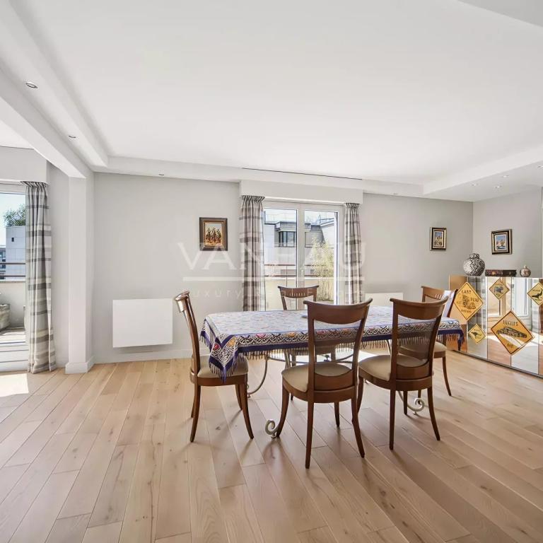 Duplex au dernier étage avec terrasses