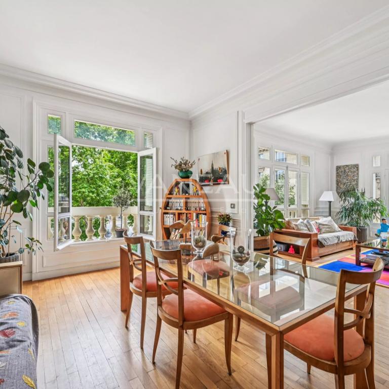 Paris VII- Appartement familial au pieds du Champ-De-Mars