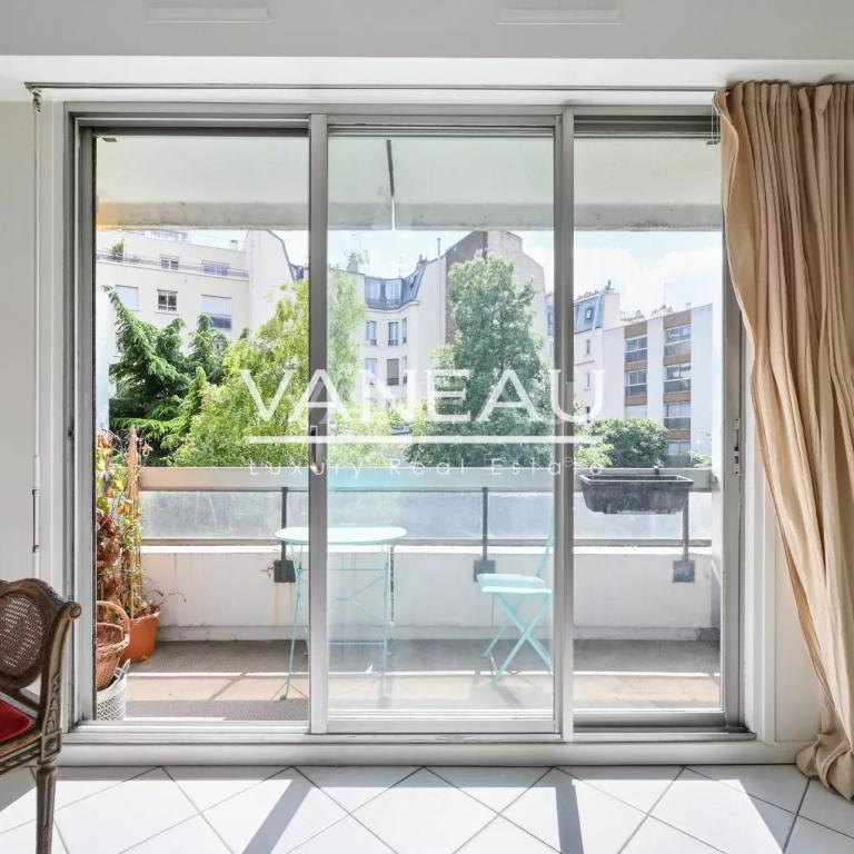 Convention Alleray - Studio avec balcon sur verdure