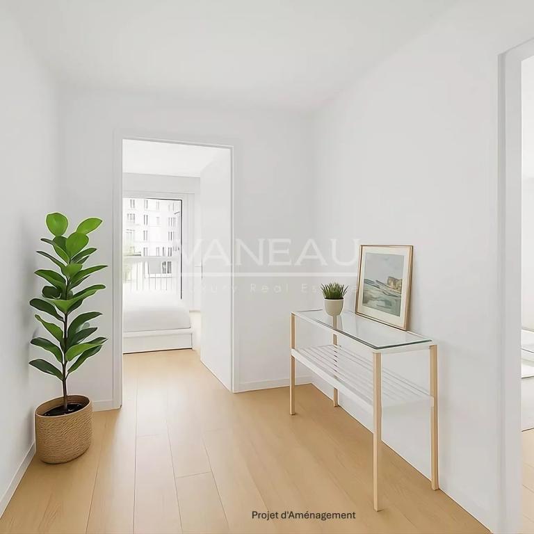 Paris XVIIIème - Trois pièces avec balcon- grand box et cave -